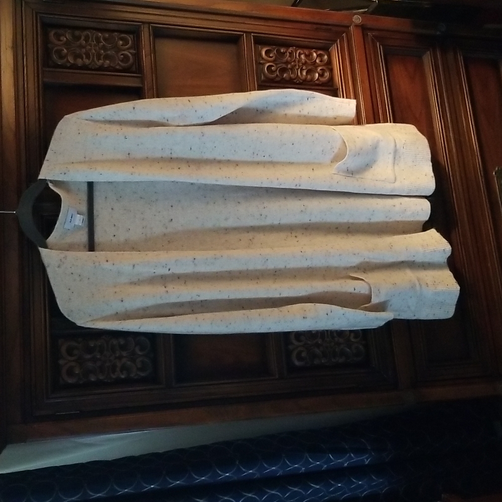 Oatmeal & Specked Cardigan, front pockets. Perfect for Fall or Winter.